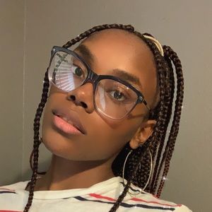 Meet your Posher, Joia